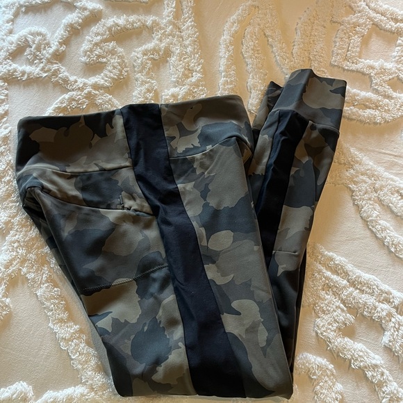 Athleta Camo Joggers with Black Panels - Picture 5 of 5
